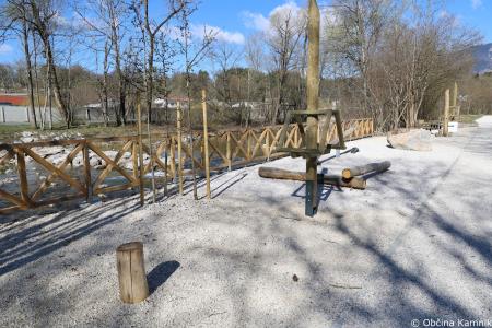 Načrtno in predrzno uničevanje opreme na novi kolesarski povezavi Kamnik–Godič (2)